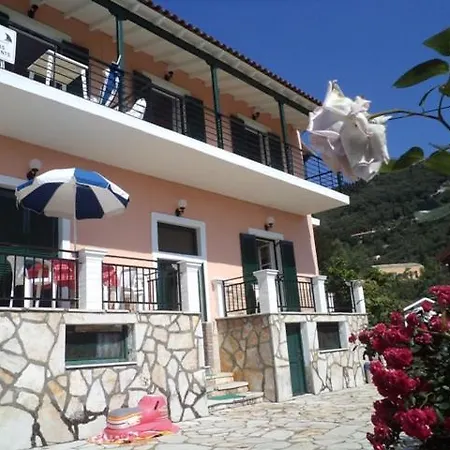 Nikolas Voula, Bay Appartement *